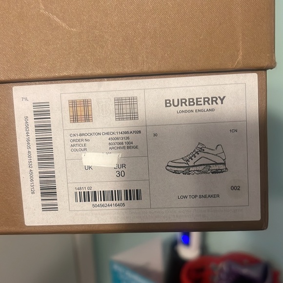 Gently used kids Burberry gym shoes come as is authentic ✅ will ship best offer - Picture 4 of 5